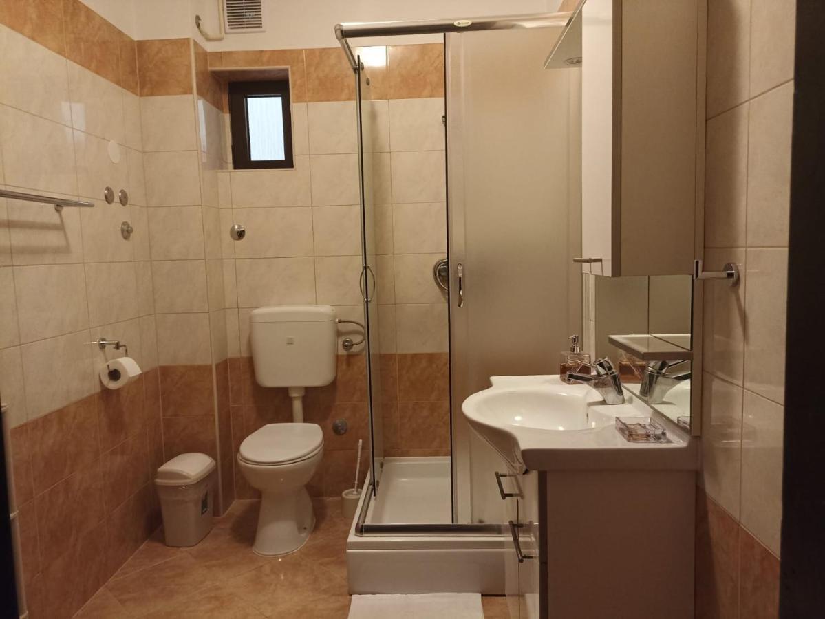 Apartments Ivo พาก ภายนอก รูปภาพ